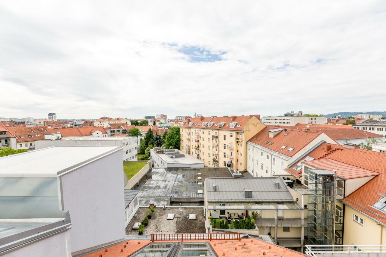Grosse Dachgeschosswohnung Im Herzen Von Graz Exterior photo