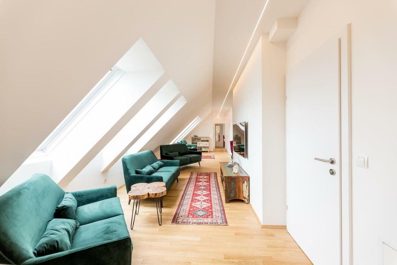 Grosse Dachgeschosswohnung Im Herzen Von Graz Exterior photo